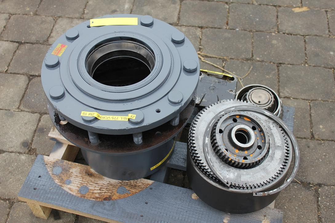 ZF APB-L 775 - Eje y piezas para Maquinaria de construcción: foto 1 ZF APB-L 775 - Eje y piezas para Maquinaria de construcción: foto 1