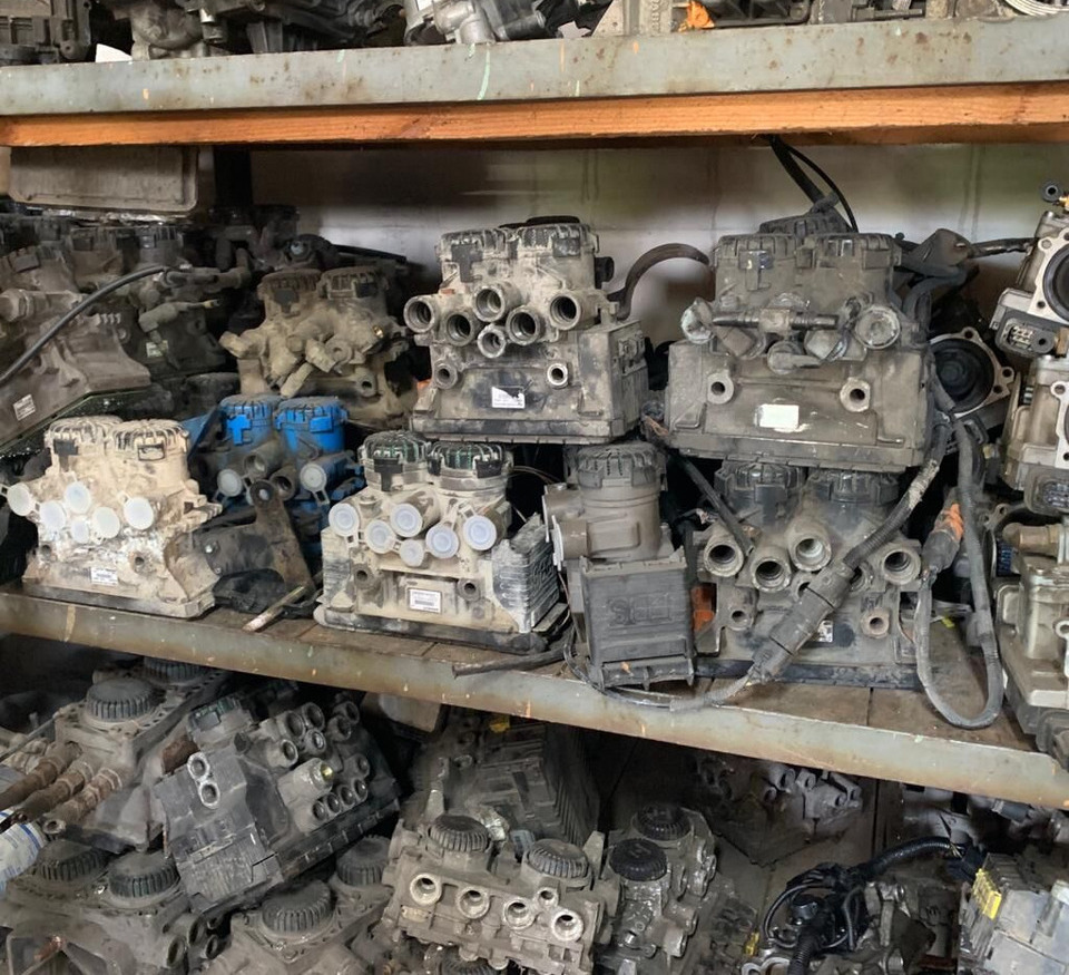 Knorr-Bremse Dwukanałowy 81.52106.6042 MAN TGA TGX TGS truck - Válvula de freno para Camión: foto 2 Knorr-Bremse Dwukanałowy 81.52106.6042 MAN TGA TGX TGS truck - Válvula de freno para Camión: foto 2