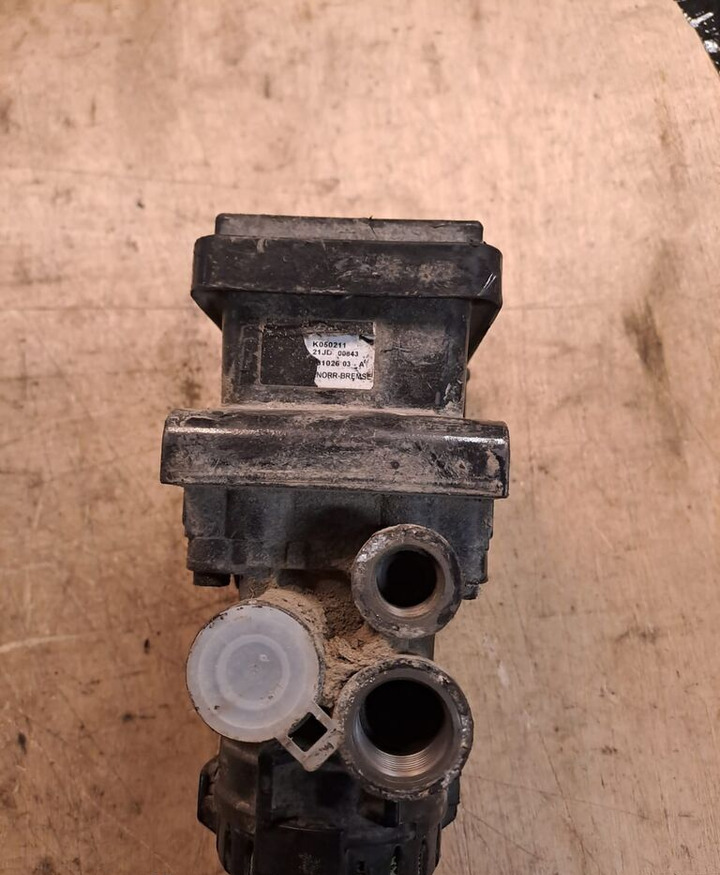 Knorr-Bremse K050211 MAN - Válvula de freno para Camión: foto 2 Knorr-Bremse K050211 MAN - Válvula de freno para Camión: foto 2