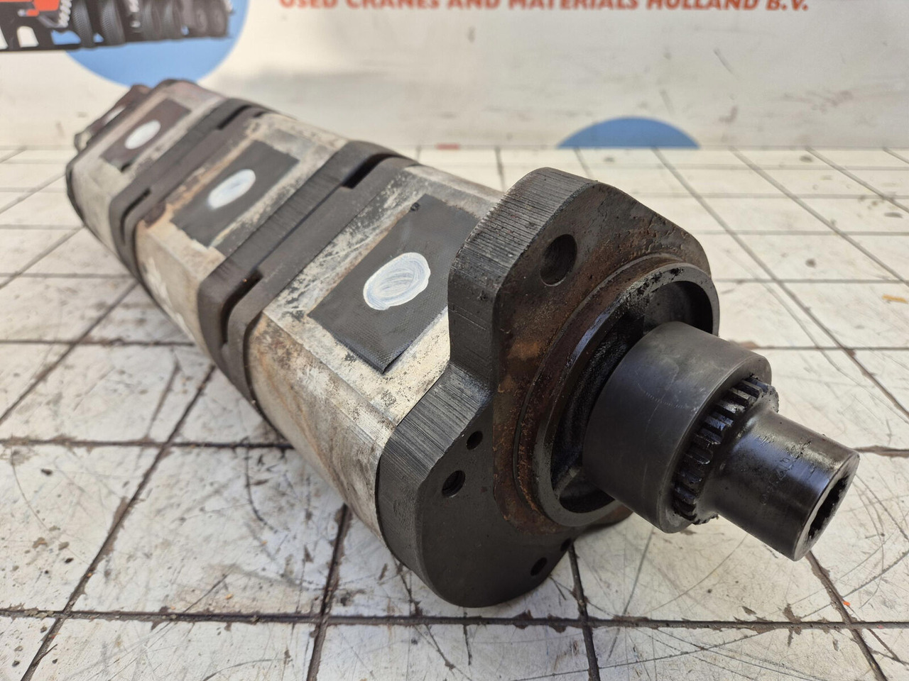 Bosch Bosch 4 way gear pump - Bomba hidráulica para Grúa: foto 1 Bosch Bosch 4 way gear pump - Bomba hidráulica para Grúa: foto 1