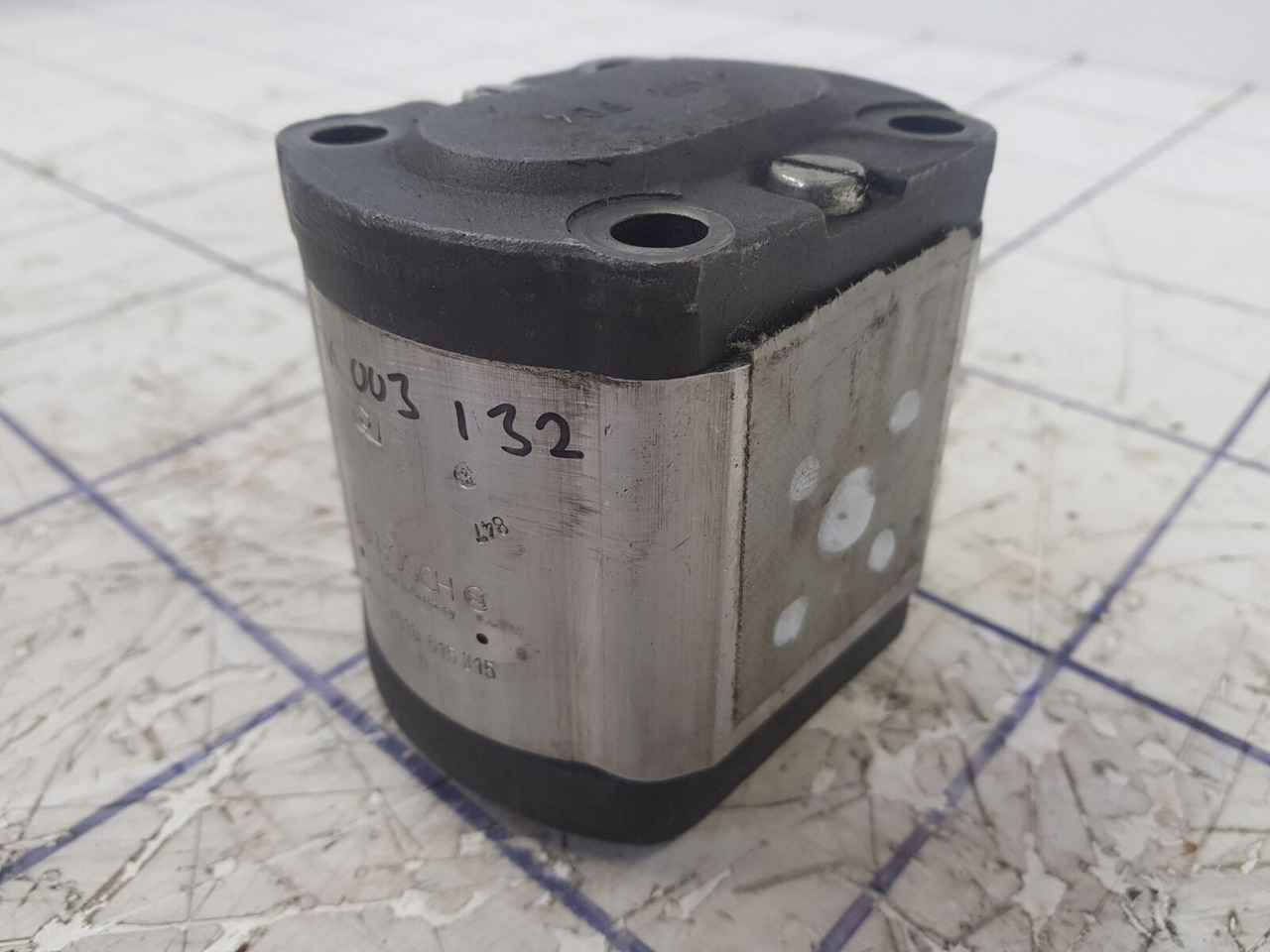 Bosch Bosch gear pump - Bomba hidráulica para Autogrúa: foto 2 Bosch Bosch gear pump - Bomba hidráulica para Autogrúa: foto 2