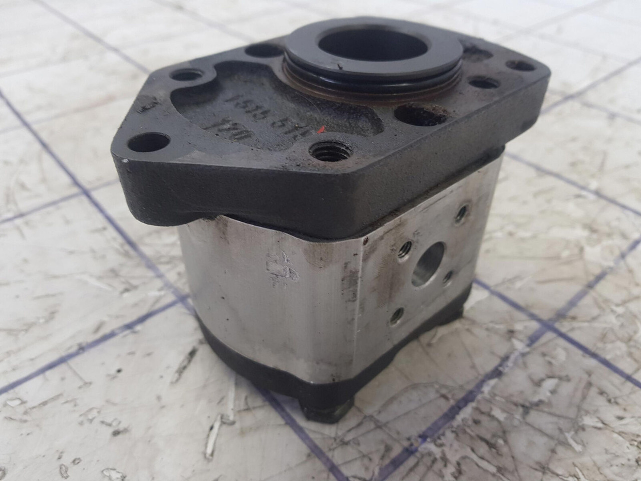 Bosch Bosch gear pump - Bomba hidráulica para Autogrúa: foto 2 Bosch Bosch gear pump - Bomba hidráulica para Autogrúa: foto 2