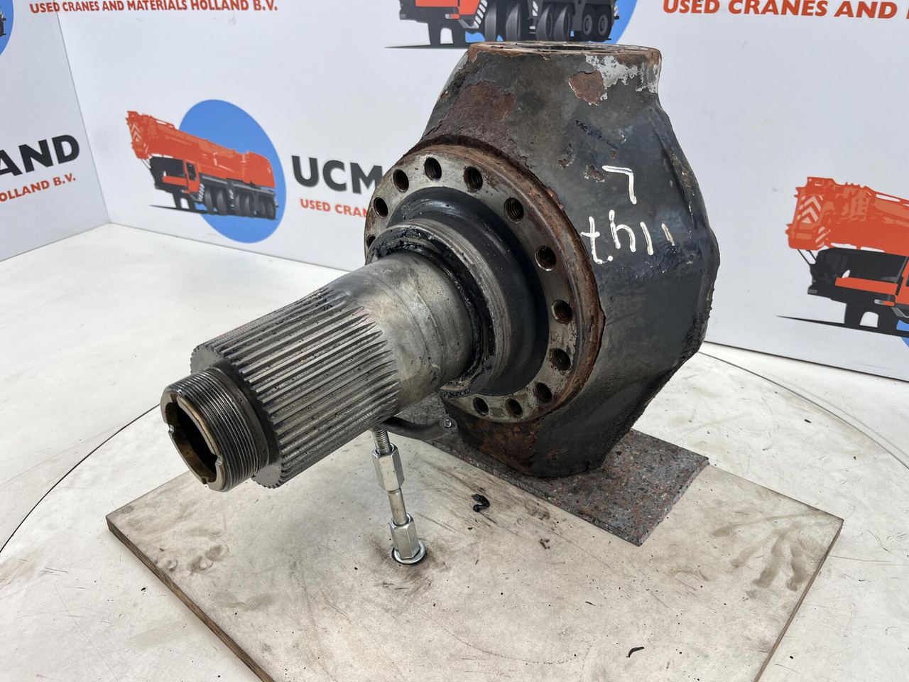 FAUN ATF 45-3 Steering knuckle 16 holes axle 3 - Mangueta para Grúa: foto 1 FAUN ATF 45-3 Steering knuckle 16 holes axle 3 - Mangueta para Grúa: foto 1