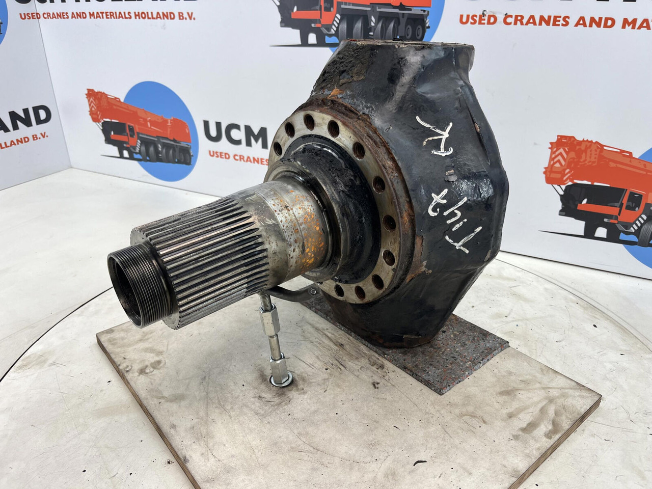 FAUN ATF 45-3 Steering knuckle 16 holes axle 3 - Mangueta para Autogrúa: foto 1 FAUN ATF 45-3 Steering knuckle 16 holes axle 3 - Mangueta para Autogrúa: foto 1