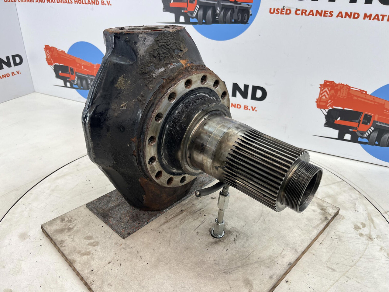 FAUN ATF 45-3 Steering knuckle 16 holes axle 3 - Mangueta para Autogrúa: foto 3 FAUN ATF 45-3 Steering knuckle 16 holes axle 3 - Mangueta para Autogrúa: foto 3