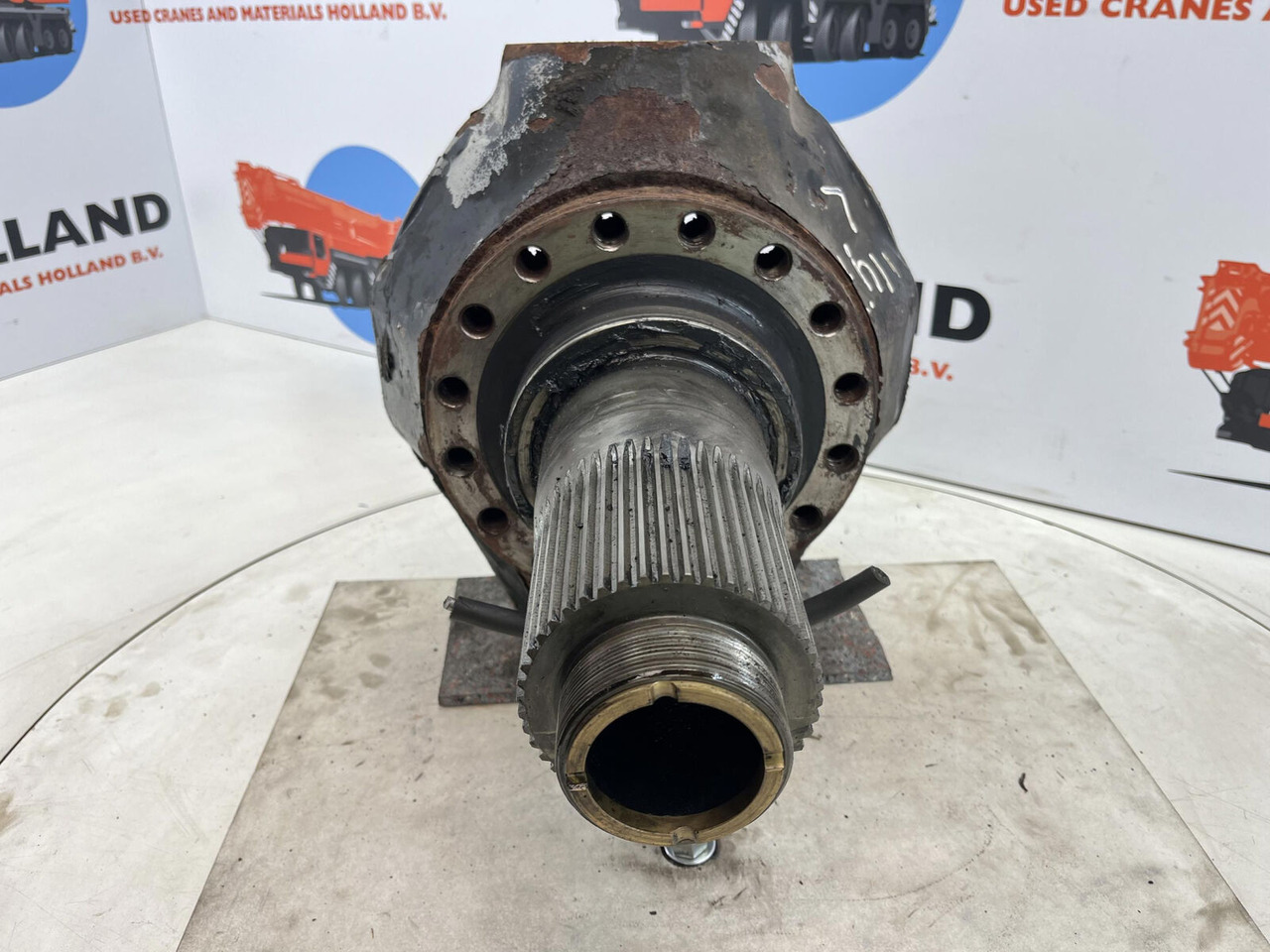 FAUN ATF 45-3 Steering knuckle 16 holes axle 3 - Mangueta para Grúa: foto 2 FAUN ATF 45-3 Steering knuckle 16 holes axle 3 - Mangueta para Grúa: foto 2