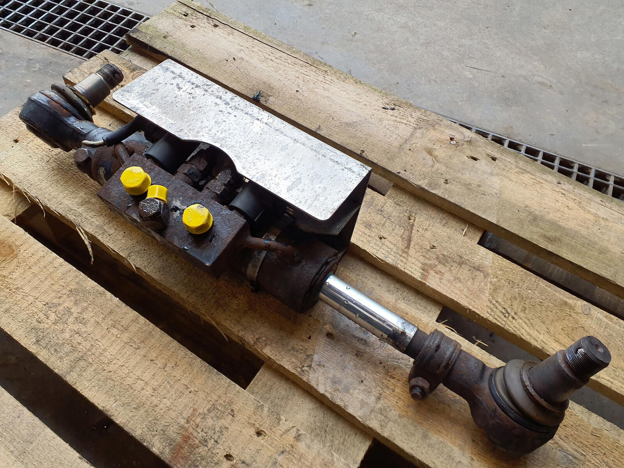FAUN ATF 45-3 steering cilinder right axle 3 - Cilindro hidráulico para Autogrúa: foto 2 FAUN ATF 45-3 steering cilinder right axle 3 - Cilindro hidráulico para Autogrúa: foto 2