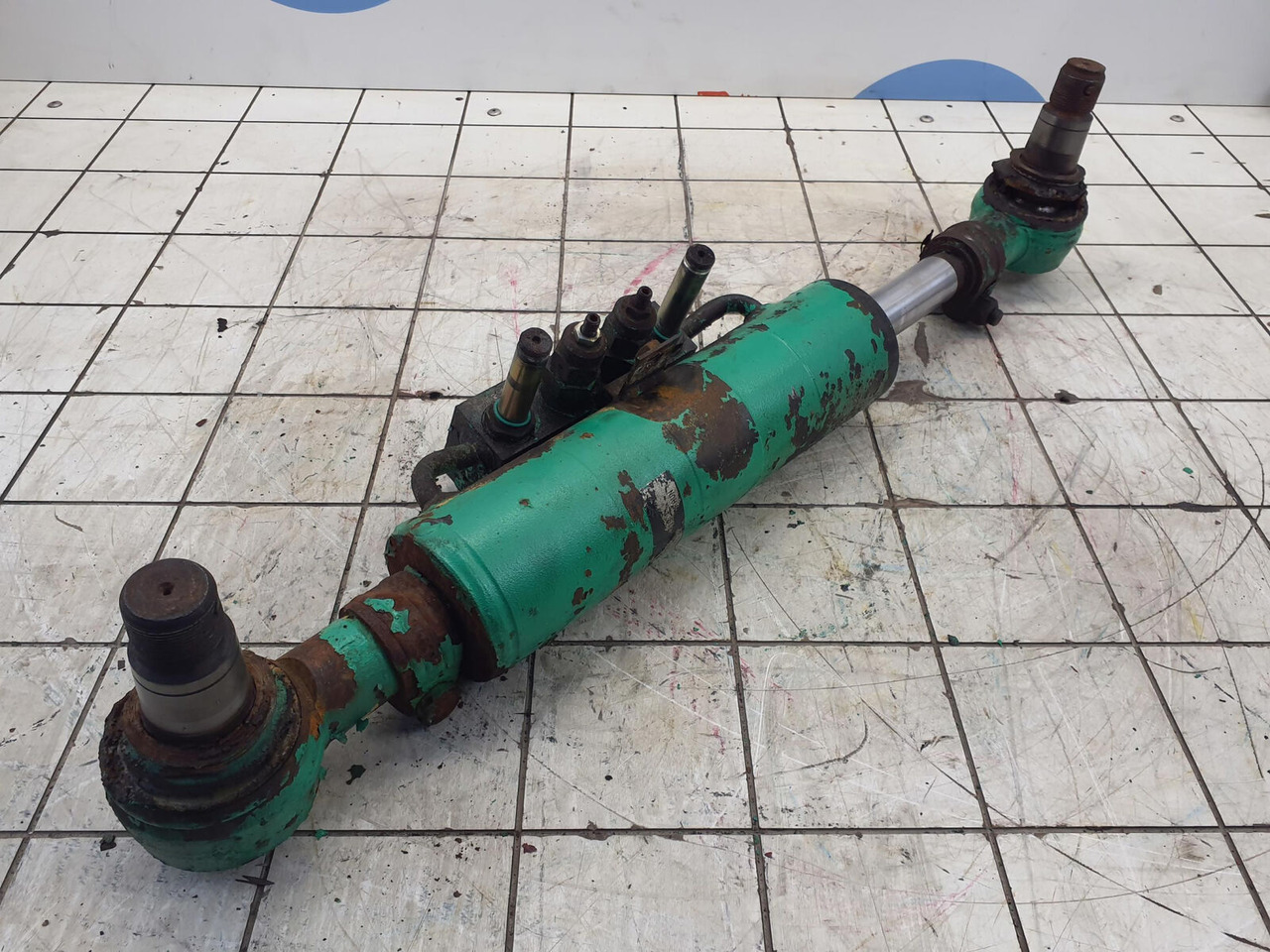 FAUN ATF 60-3 axle 3 steering lock cylinder left side - Cilindro hidráulico para Autogrúa: foto 4 FAUN ATF 60-3 axle 3 steering lock cylinder left side - Cilindro hidráulico para Autogrúa: foto 4