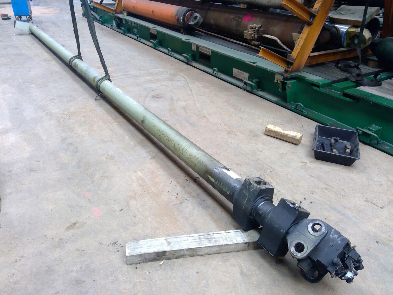 FAUN ATF 60-4 telescopic cylinder double - Cilindro hidráulico para Autogrúa: foto 1 FAUN ATF 60-4 telescopic cylinder double - Cilindro hidráulico para Autogrúa: foto 1