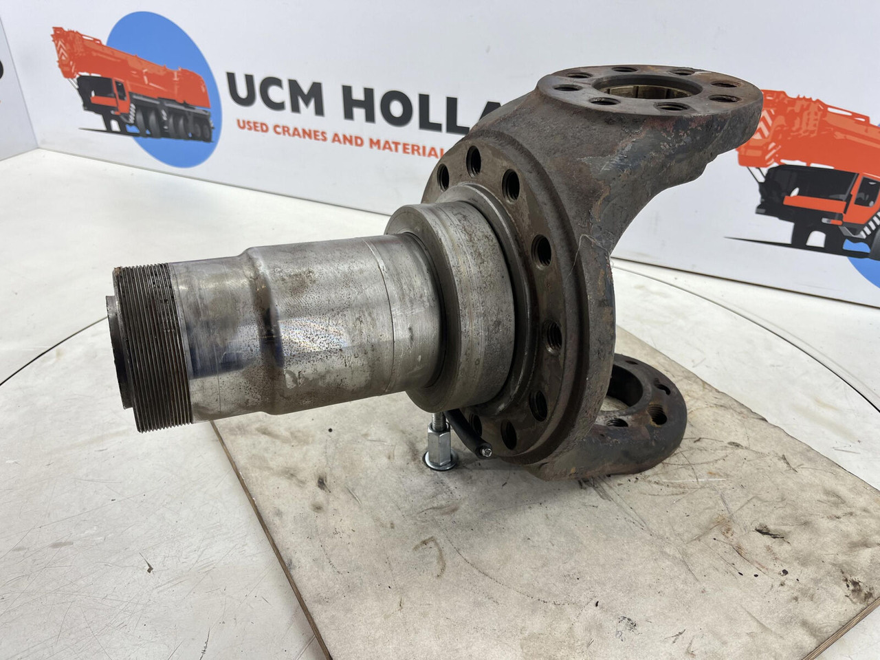 Gottwald Steering knuckle 12 holes axle 3 - Mangueta para Autogrúa: foto 1 Gottwald Steering knuckle 12 holes axle 3 - Mangueta para Autogrúa: foto 1