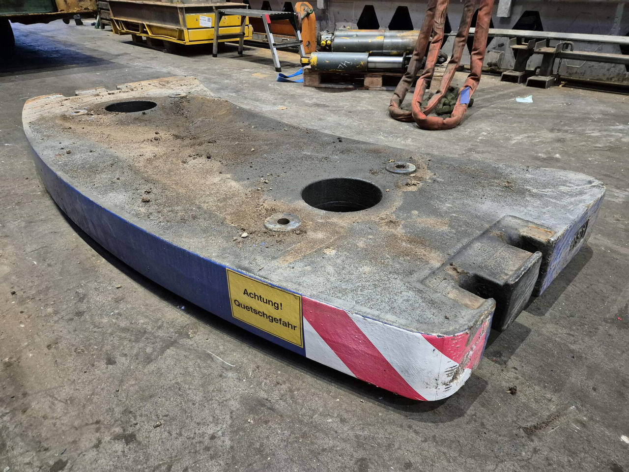 Grove GMK 4090 counterweight 2,9 T - Contrapeso para Autogrúa: foto 1 Grove GMK 4090 counterweight 2,9 T - Contrapeso para Autogrúa: foto 1