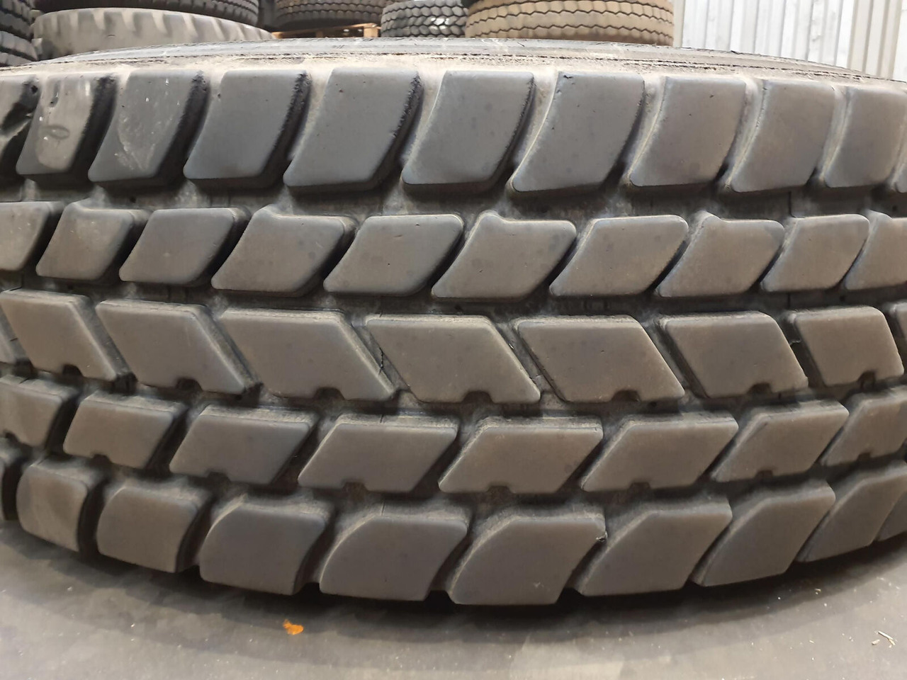 Grove Wheel 445/95R25 12 13.4 2p alu - Rueda completa: foto 3 Grove Wheel 445/95R25 12 13.4 2p alu - Rueda completa: foto 3