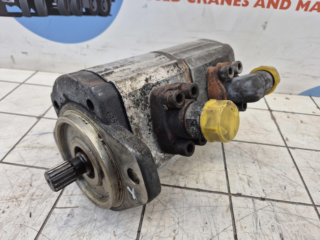Haldex Barnes dual gear pump - Bomba hidráulica para Autogrúa: foto 1 Haldex Barnes dual gear pump - Bomba hidráulica para Autogrúa: foto 1