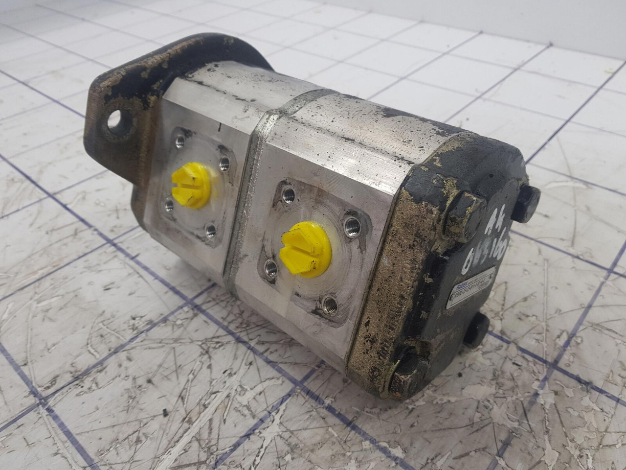 Haldex Haldex Barnes dual gear pump - Bomba hidráulica para Grúa: foto 3 Haldex Haldex Barnes dual gear pump - Bomba hidráulica para Grúa: foto 3