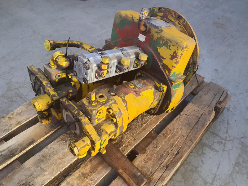 Krupp 70 GMT distributor gear box with pump set - Bomba hidráulica para Grúa: foto 2 Krupp 70 GMT distributor gear box with pump set - Bomba hidráulica para Grúa: foto 2