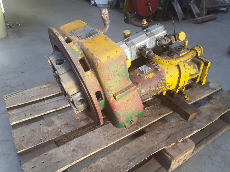 Krupp 70 GMT distributor gear box with pump set - Bomba hidráulica para Grúa: foto 3 Krupp 70 GMT distributor gear box with pump set - Bomba hidráulica para Grúa: foto 3