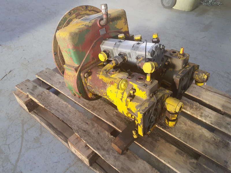 Krupp 70 GMT distributor gear box with pump set - Bomba hidráulica para Grúa: foto 4 Krupp 70 GMT distributor gear box with pump set - Bomba hidráulica para Grúa: foto 4