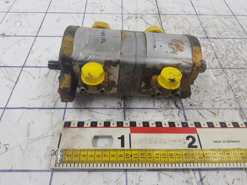 Krupp KMK 2025 dual gear pump - Bomba hidráulica para Grúa: foto 1 Krupp KMK 2025 dual gear pump - Bomba hidráulica para Grúa: foto 1