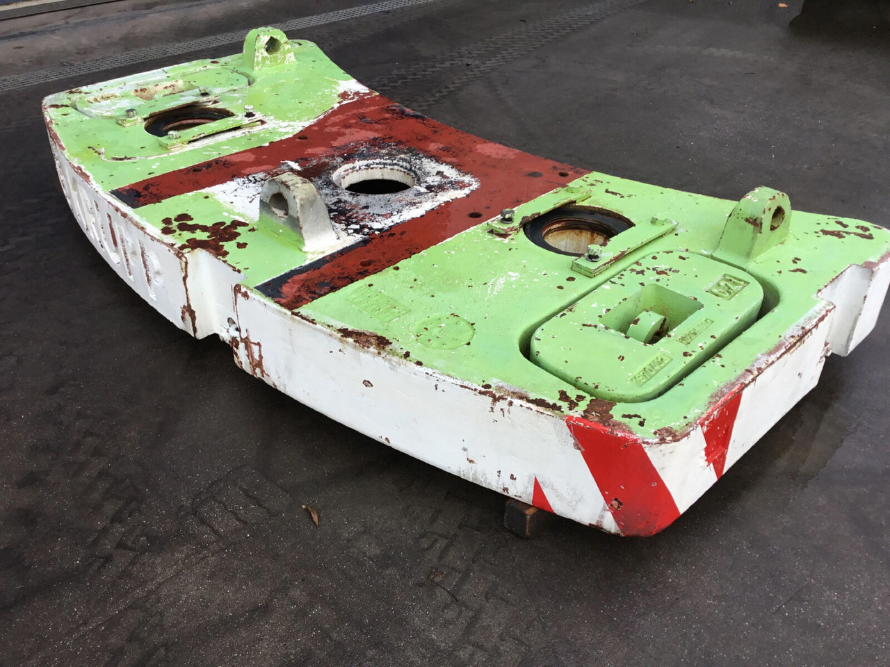 Krupp KMK 3045 counterweight 3,4 + 0,2 + 0,2 ton - Contrapeso para Autogrúa: foto 2 Krupp KMK 3045 counterweight 3,4 + 0,2 + 0,2 ton - Contrapeso para Autogrúa: foto 2