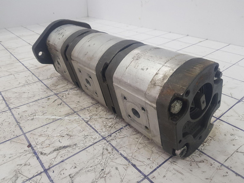 Krupp KMK 4070 three way gear pump - Bomba hidráulica para Grúa: foto 3 Krupp KMK 4070 three way gear pump - Bomba hidráulica para Grúa: foto 3