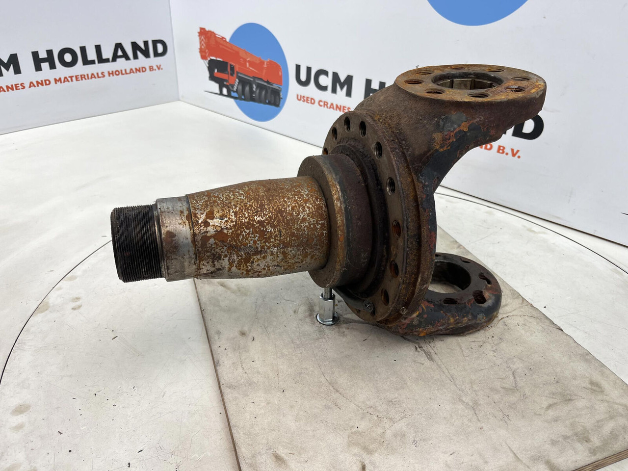 Liebherr LT 1090 Steering knuckle 16 holes - Mangueta para Autogrúa: foto 1 Liebherr LT 1090 Steering knuckle 16 holes - Mangueta para Autogrúa: foto 1