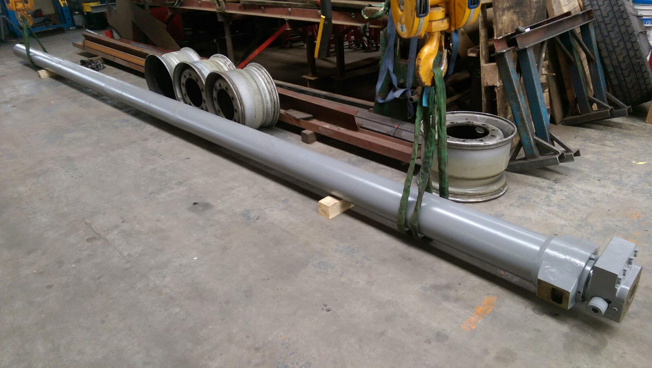 Liebherr LTM 1045-3.1 telescopic cylinder single - Cilindro hidráulico para Autogrúa: foto 1 Liebherr LTM 1045-3.1 telescopic cylinder single - Cilindro hidráulico para Autogrúa: foto 1