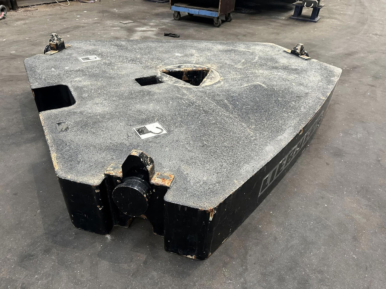 Liebherr LTM /LR counterweight 5T - Contrapeso para Autogrúa: foto 2 Liebherr LTM /LR counterweight 5T - Contrapeso para Autogrúa: foto 2