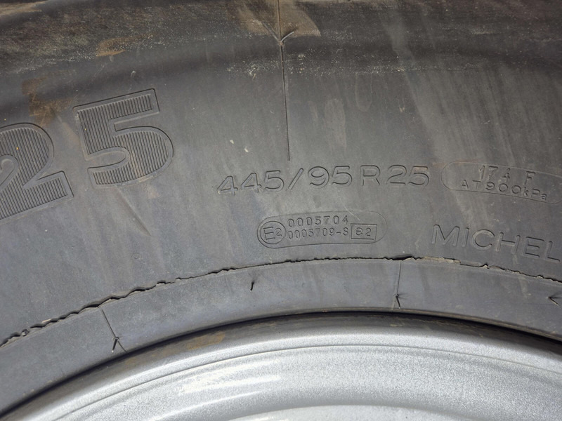 Liebherr Wheel 445/95R25 10 12 1p - Neumáticos y llantas para Grúa: foto 5 Liebherr Wheel 445/95R25 10 12 1p - Neumáticos y llantas para Grúa: foto 5