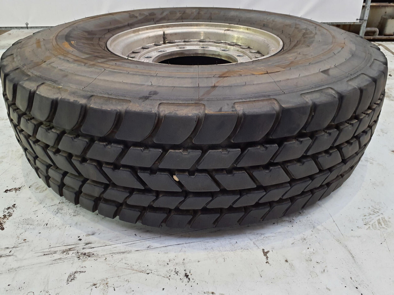Michelin Wheel 445/95R25 12 9 2p alu - Rueda completa para Grúa: foto 1 Michelin Wheel 445/95R25 12 9 2p alu - Rueda completa para Grúa: foto 1