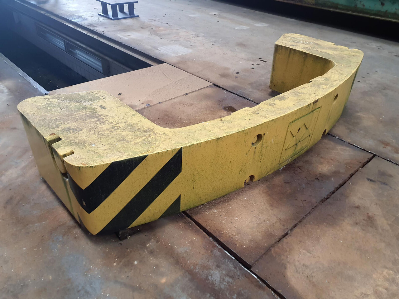 PPM ATT 400-3 Counterweight 2.5 ton - Contrapeso para Autogrúa: foto 1 PPM ATT 400-3 Counterweight 2.5 ton - Contrapeso para Autogrúa: foto 1
