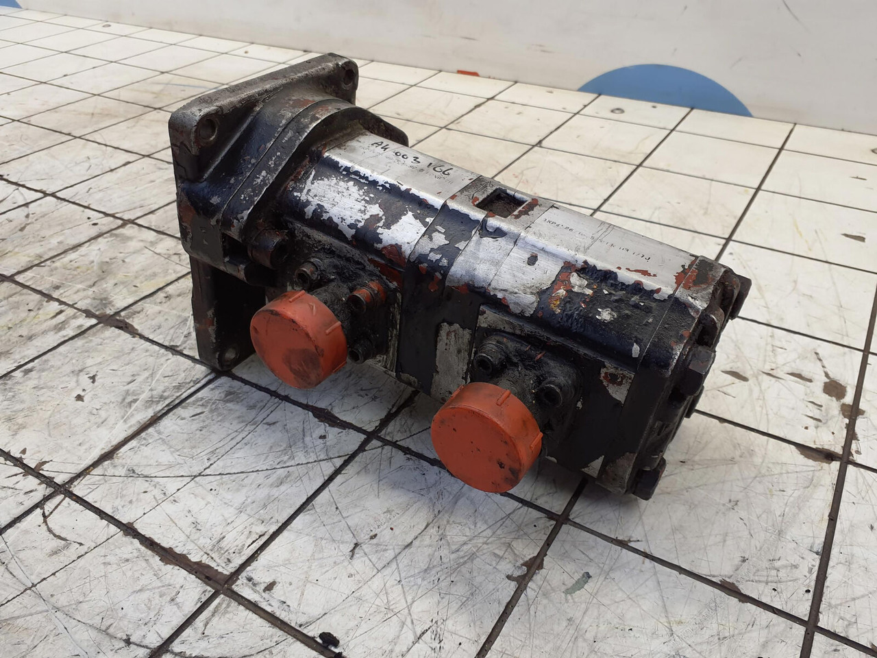 Sundstrand dual gear pump - Bomba hidráulica para Grúa: foto 1 Sundstrand dual gear pump - Bomba hidráulica para Grúa: foto 1