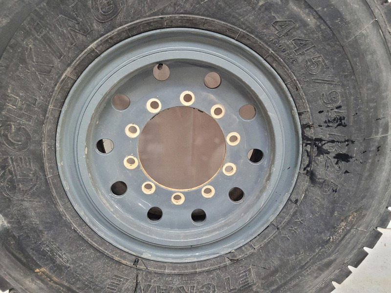 Wheel 445/95R25 10 7 3p - Neumáticos y llantas para Grúa: foto 2 Wheel 445/95R25 10 7 3p - Neumáticos y llantas para Grúa: foto 2