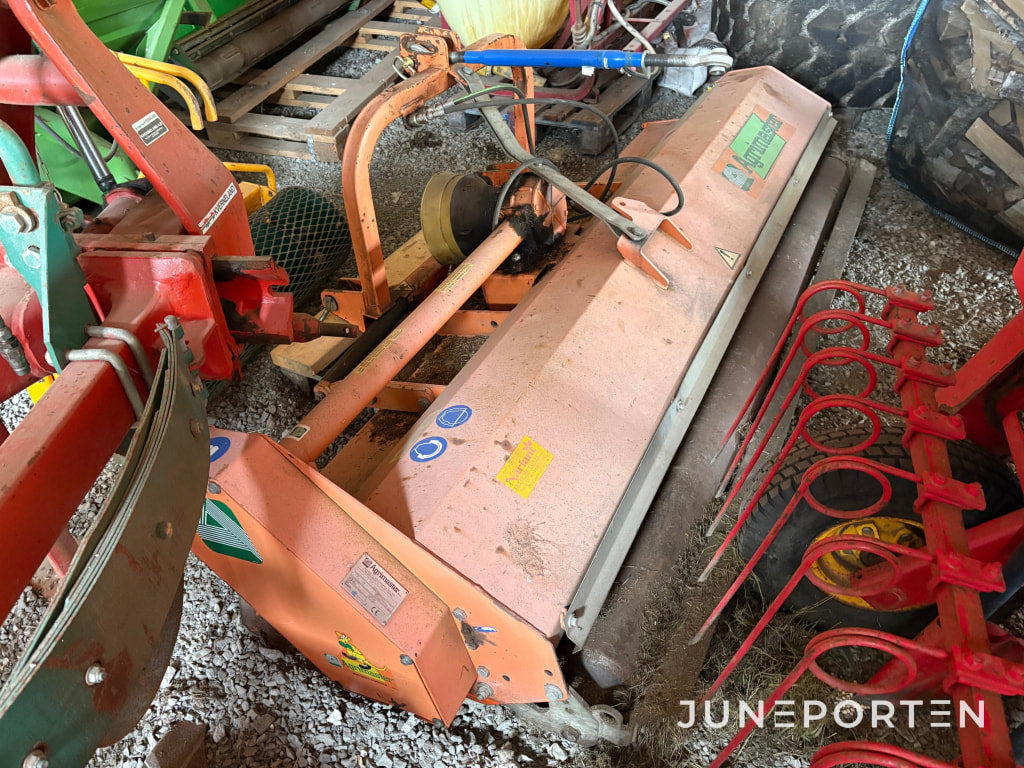 Betesputsare och slagklippare Agrimaster KL 250 SE - Desbrozadora de martillos/ Trituradora: foto 1 Betesputsare och slagklippare Agrimaster KL 250 SE - Desbrozadora de martillos/ Trituradora: foto 1
