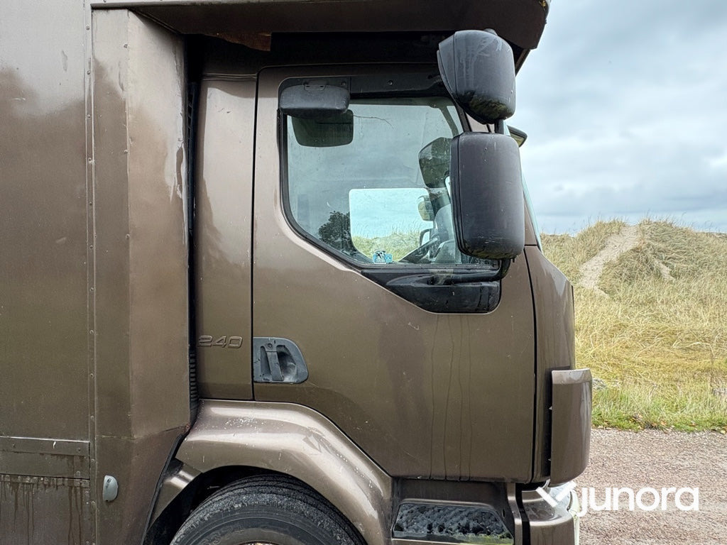 Hästlastbil - Volvo, FL-240, Whittaker - Camión para caballos: foto 3 Hästlastbil - Volvo, FL-240, Whittaker - Camión para caballos: foto 3