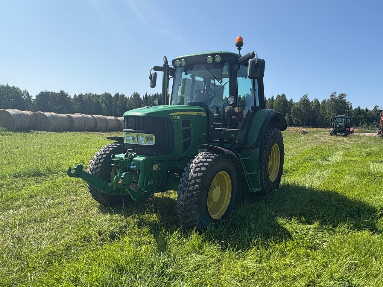John Deere 6330 - Tractor: foto 1 John Deere 6330 - Tractor: foto 1