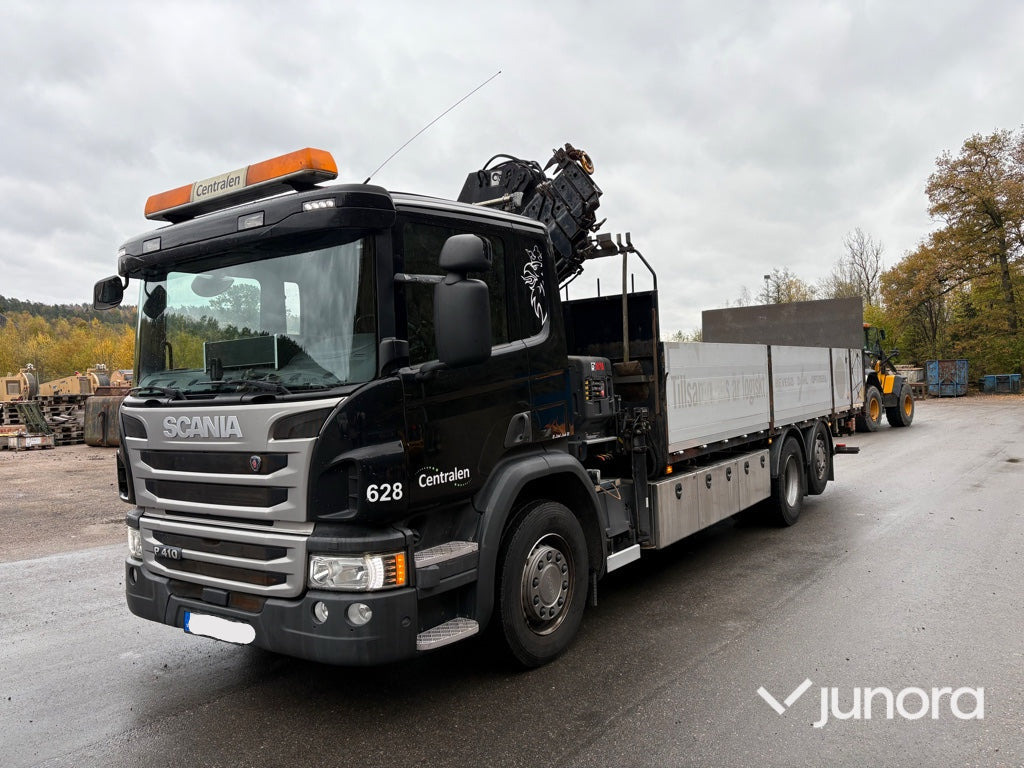 Kranbil - Scania P410 med Hiab 138 - Camión caja abierta, Camión grúa: foto 1 Kranbil - Scania P410 med Hiab 138 - Camión caja abierta, Camión grúa: foto 1