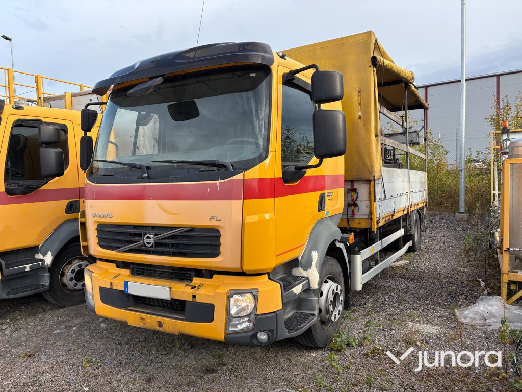 Lastbil - Volvo FL-280 4*2 - Camión lona: foto 1 Lastbil - Volvo FL-280 4*2 - Camión lona: foto 1
