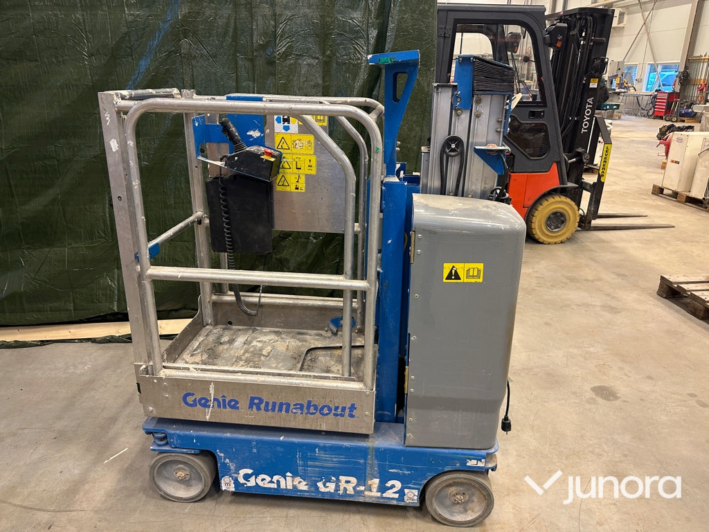 Pelarlift - Genie, GRC-12 (Runabout) - Plataforma de mástil vertical: foto 3 Pelarlift - Genie, GRC-12 (Runabout) - Plataforma de mástil vertical: foto 3