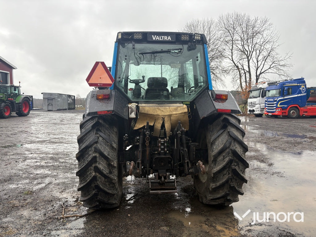 Traktor - Valtra 6550-4 med frontlastare - Tractor: foto 4 Traktor - Valtra 6550-4 med frontlastare - Tractor: foto 4