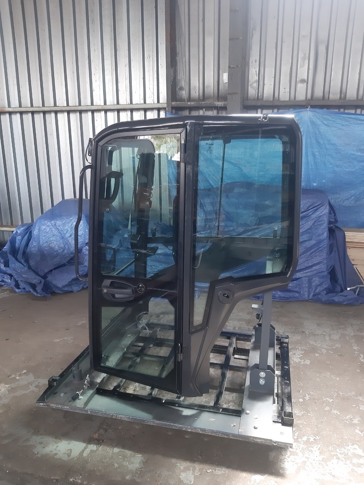 Cab for Bobcat E26,E32,E35,E42,E45,E50,E55 - Cabina e interior para Excavadora: foto 1 Cab for Bobcat E26,E32,E35,E42,E45,E50,E55 - Cabina e interior para Excavadora: foto 1