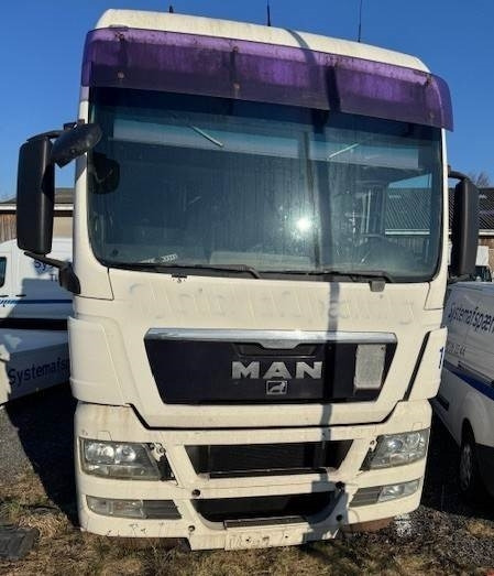 MAN TGX 18-440 4x2 LLS-U mega - Cabeza tractora: foto 1 MAN TGX 18-440 4x2 LLS-U mega - Cabeza tractora: foto 1