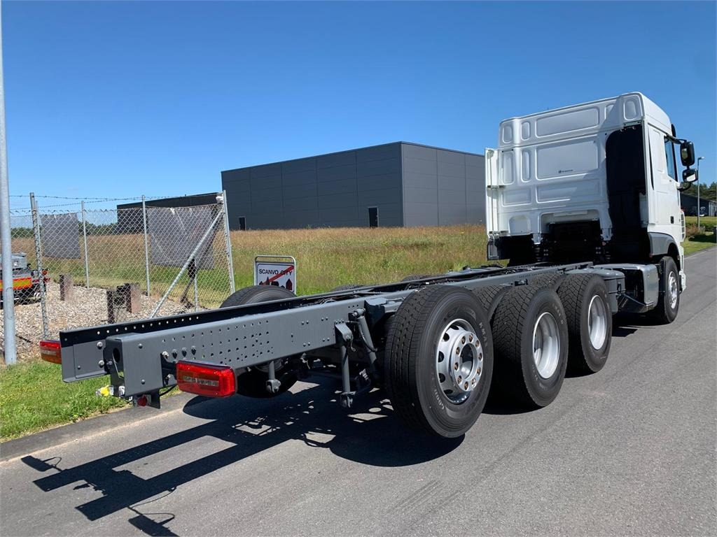 DAF XF 430 FAW 8x4*4 Tridem - Camión chasis: foto 3 DAF XF 430 FAW 8x4*4 Tridem - Camión chasis: foto 3