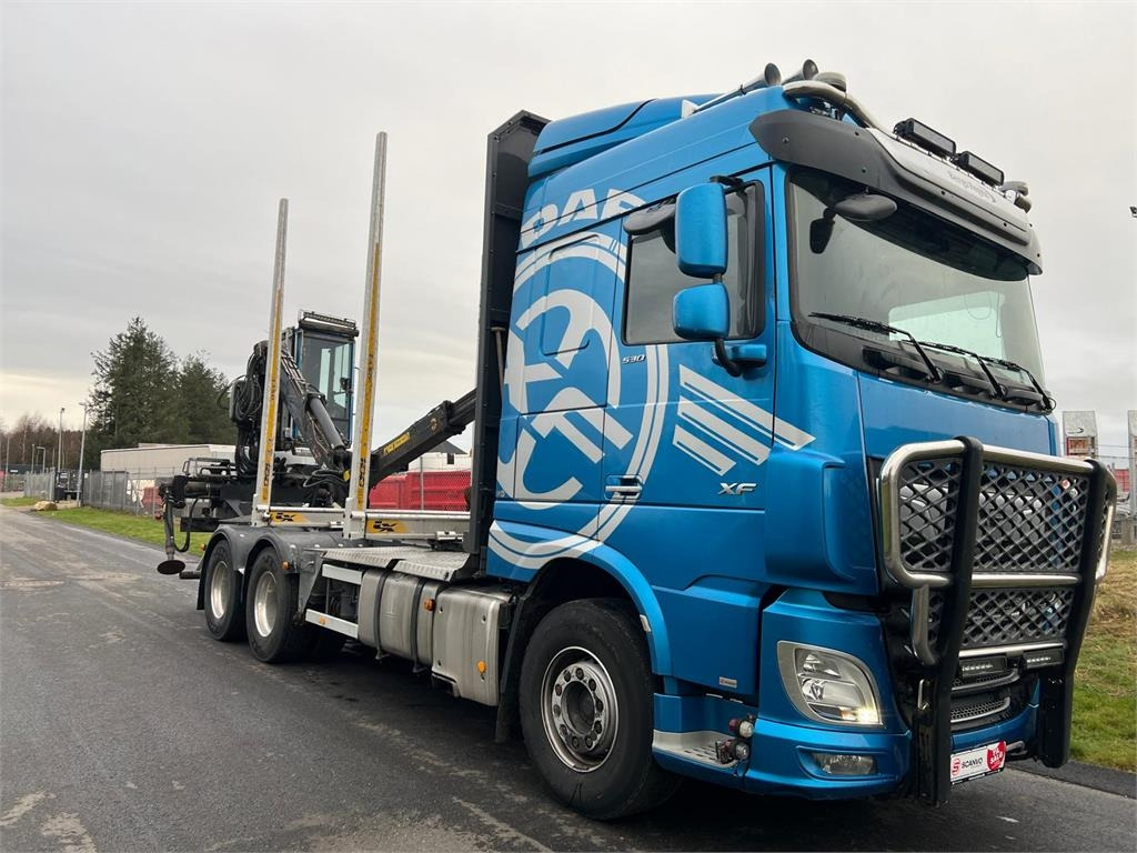 DAF XF530 FAT 6x4 - Camión forestal: foto 1 DAF XF530 FAT 6x4 - Camión forestal: foto 1