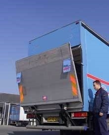 HMF 2000 kg med lodretstående liftplade - Trampilla elevadora: foto 2 HMF 2000 kg med lodretstående liftplade - Trampilla elevadora: foto 2