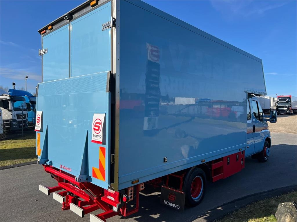 Iveco Daily 70C18 - dobbelt cab - Camión caja cerrada: foto 3 Iveco Daily 70C18 - dobbelt cab - Camión caja cerrada: foto 3