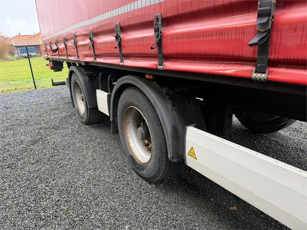 Krone 13,6 mtr gardin - lodretstående lift - Semirremolque lona: foto 4 Krone 13,6 mtr gardin - lodretstående lift - Semirremolque lona: foto 4