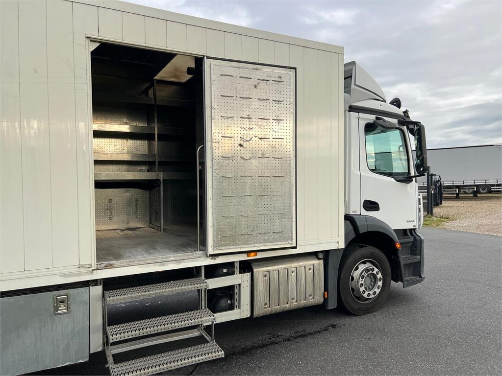 Mercedes-Benz Antos 1824 LnR  - Camión caja cerrada: foto 4 Mercedes-Benz Antos 1824 LnR  - Camión caja cerrada: foto 4