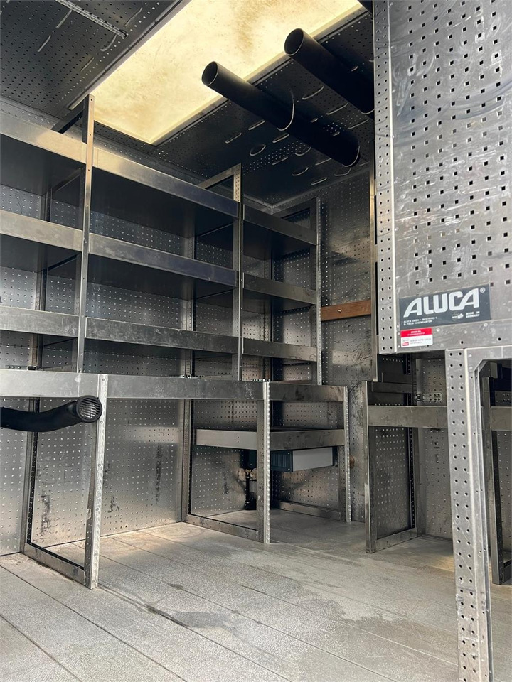 Mercedes-Benz Antos 1824 LnR  - Camión caja cerrada: foto 5 Mercedes-Benz Antos 1824 LnR  - Camión caja cerrada: foto 5