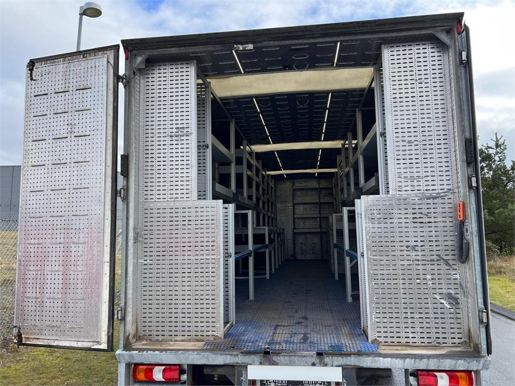 Mercedes-Benz Antos 1824 LnR  - Camión caja cerrada: foto 1 Mercedes-Benz Antos 1824 LnR  - Camión caja cerrada: foto 1