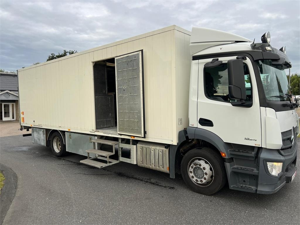 Mercedes-Benz Antos 1824 LnR  - Camión caja cerrada: foto 1 Mercedes-Benz Antos 1824 LnR  - Camión caja cerrada: foto 1